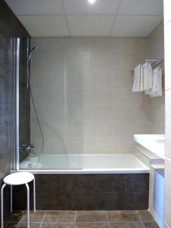 Hyp'Hotel Saint-Marcellin  Buitenkant foto